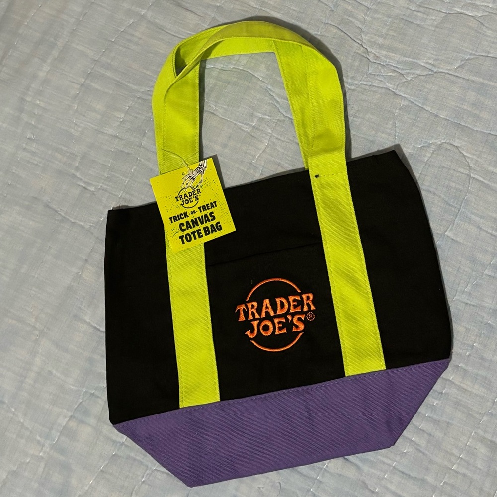 🐈‍⬛🎃Trader Joe's Halloween Black and Purple Canvas Tote Bag
